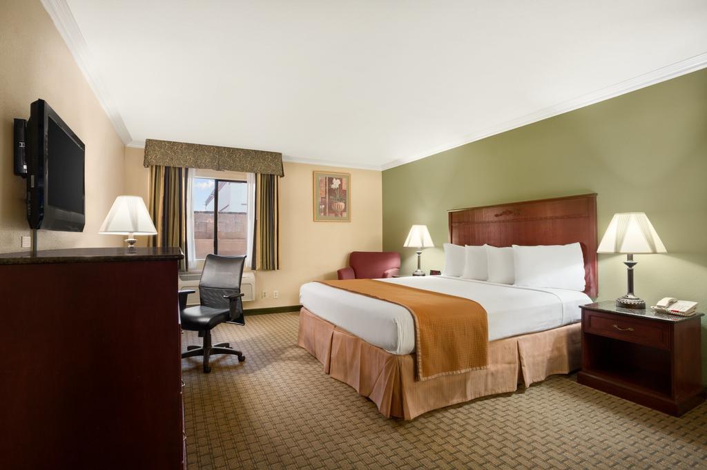Howard Johnson By Wyndham Reseda Hotel & Suites ลอสแอนเจลิส ห้อง รูปภาพ