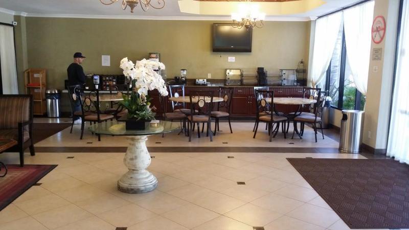 Howard Johnson By Wyndham Reseda Hotel & Suites ลอสแอนเจลิส ภายนอก รูปภาพ