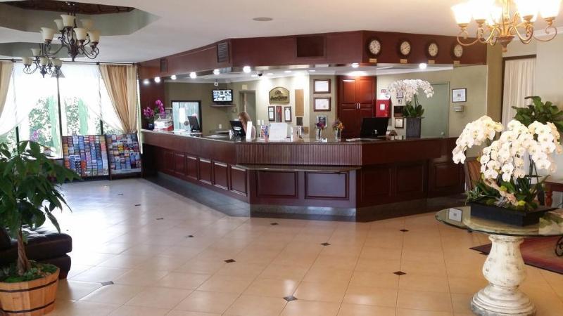 Howard Johnson By Wyndham Reseda Hotel & Suites ลอสแอนเจลิส ภายนอก รูปภาพ
