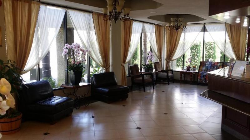 Howard Johnson By Wyndham Reseda Hotel & Suites ลอสแอนเจลิส ภายนอก รูปภาพ
