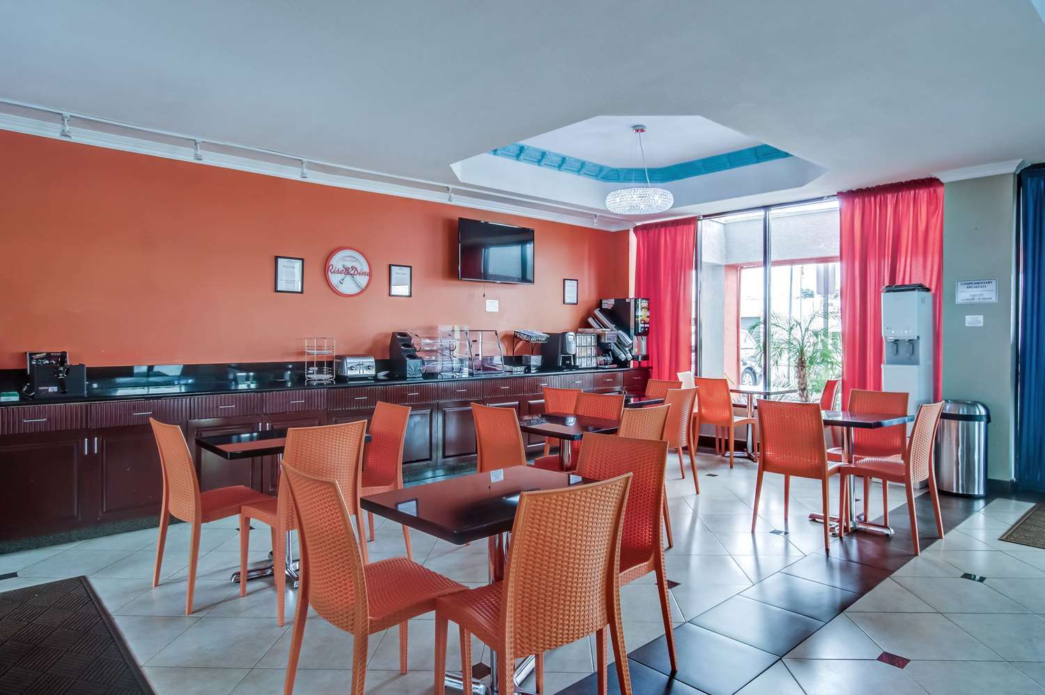 Howard Johnson By Wyndham Reseda Hotel & Suites ลอสแอนเจลิส ภายนอก รูปภาพ