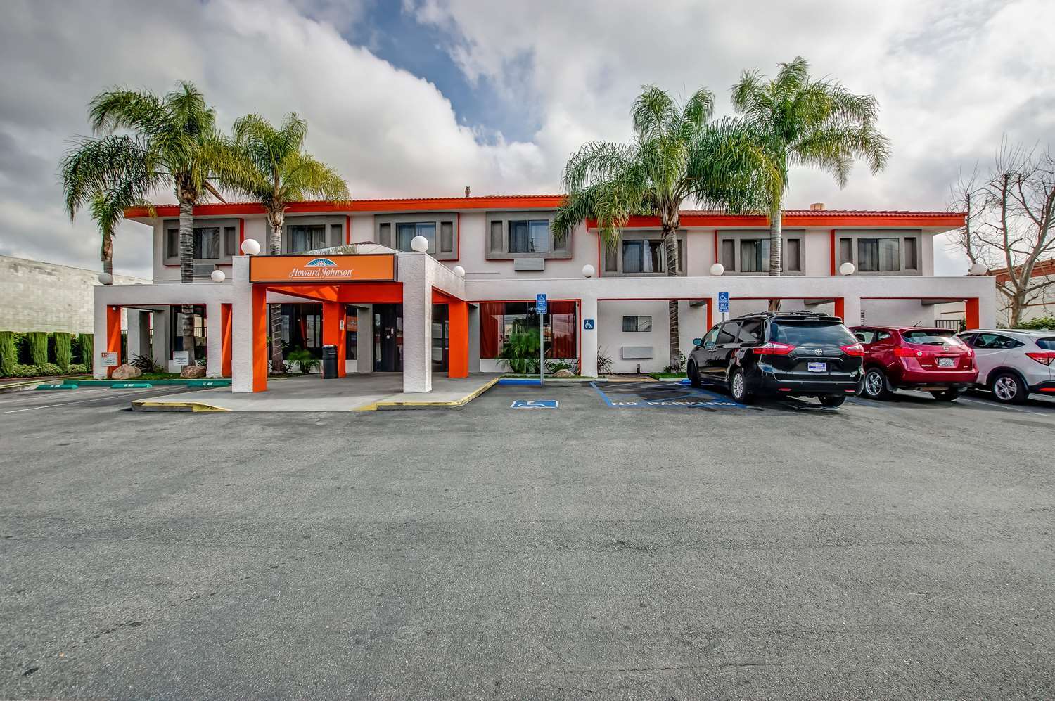 Howard Johnson By Wyndham Reseda Hotel & Suites ลอสแอนเจลิส ภายนอก รูปภาพ